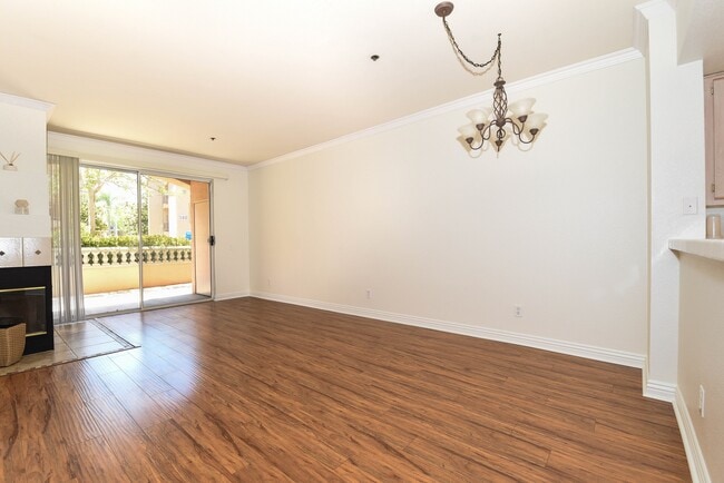 Building Photo - 640 Camino De La Reina