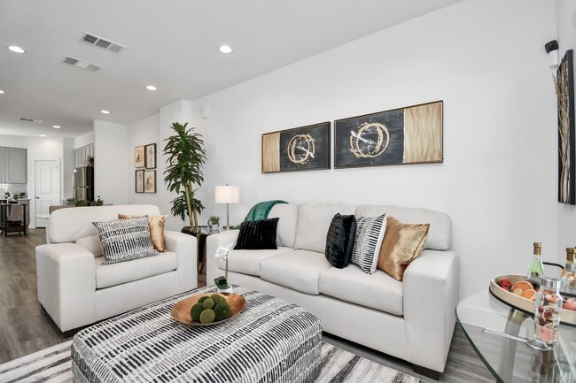 Building Photo - 2006 Laverne Willow Ln