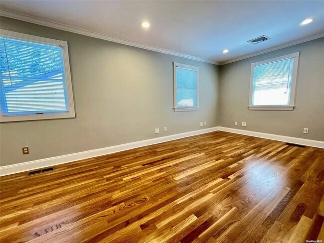 Building Photo - 116 Spring Rd