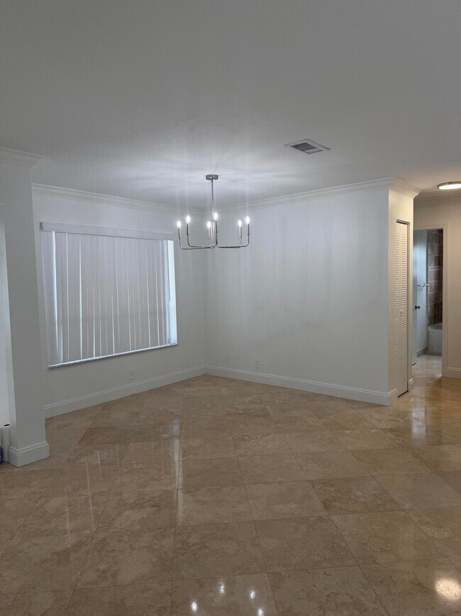 Building Photo - 9209 Southampton Pl