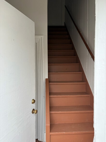 Building Photo - 302 W 10th Ave