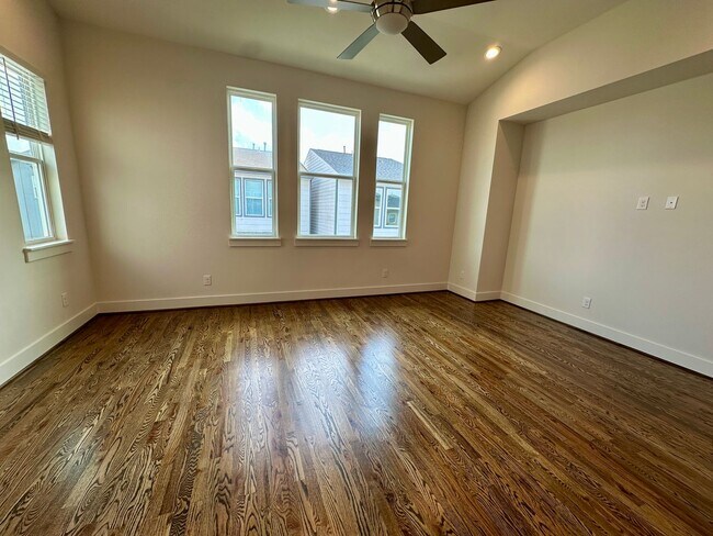 Building Photo - For Lease | 3 Bed, 2 Bath | 2,139 Sq Ft | Greater Heights |