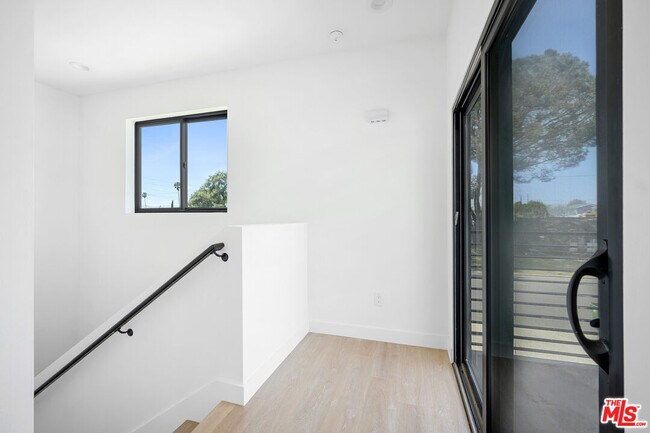 Building Photo - 5826 Craner Ave