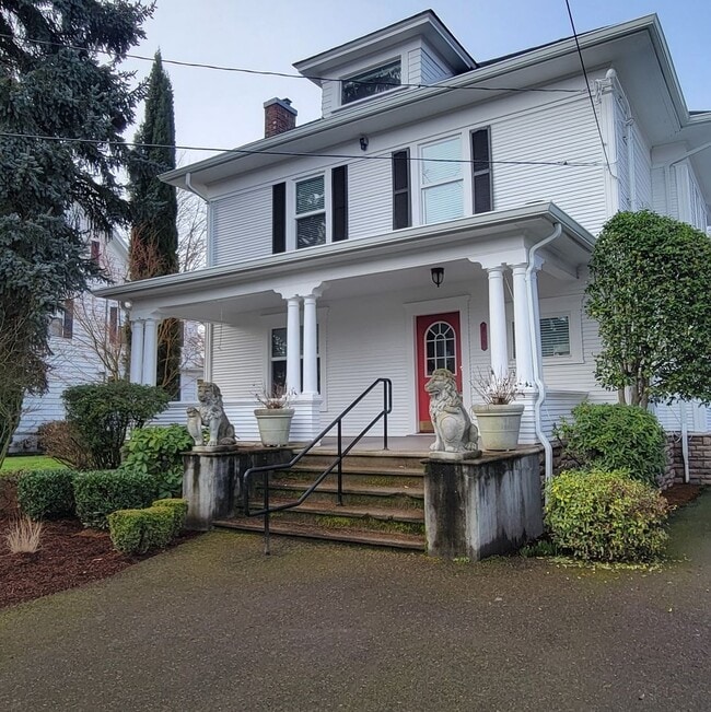 Primary Photo - 825 NE Evans St