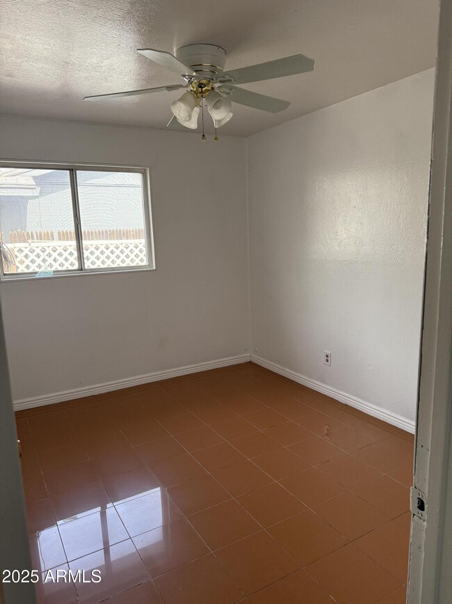Building Photo - 5131 W Earll Dr