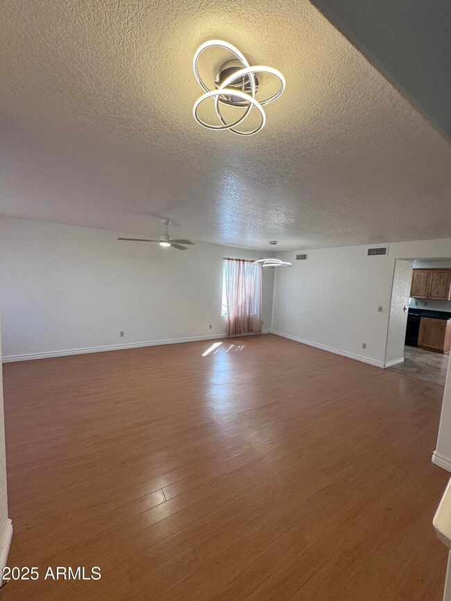 Building Photo - 8631 W Monte Vista Rd