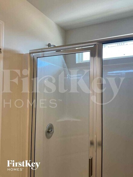 Building Photo - 10717 Rivergate Dr NW