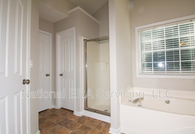 Building Photo - 105 Stoneybrook Dr