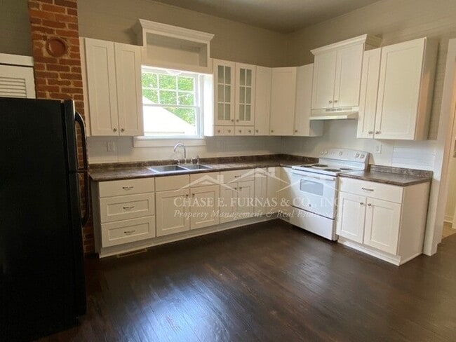 Building Photo - 440 Kingston St