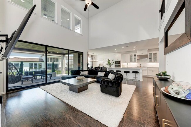 Building Photo - 5028 Olimpico Wy