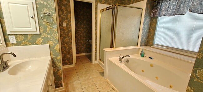 Building Photo - 10203 Ripple Lake Dr