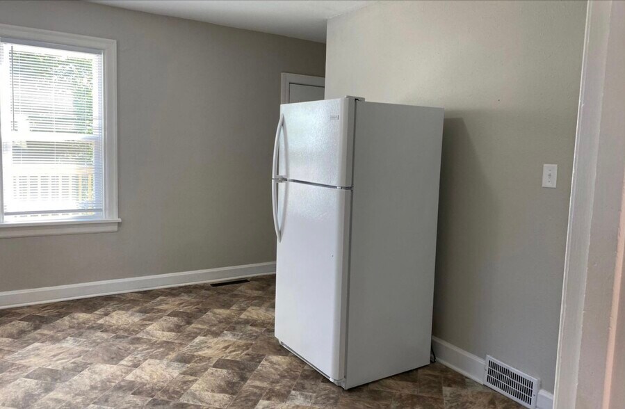 Kitchen - 1103 E McCarty St