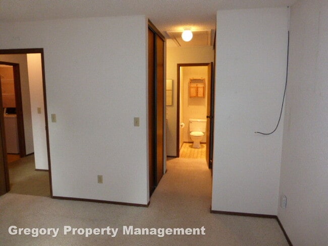 Building Photo - 12621 NE 130th Way