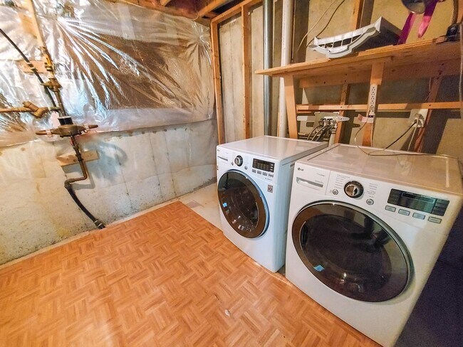 Building Photo - Charming and Updated 3BR/2.5BTH townhome in desirable Germantown, MD