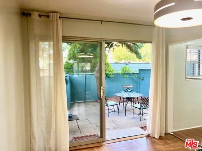 Building Photo - 5286 Village Green