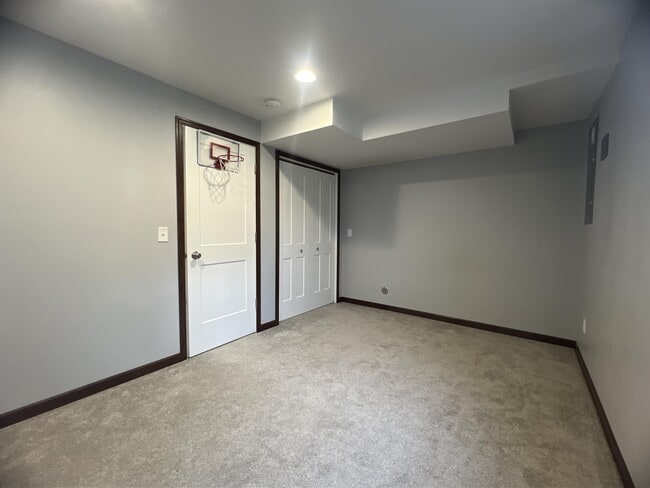 Building Photo - 6305 Saulk Trail