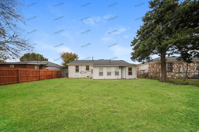 Building Photo - 3213 SW 37th St