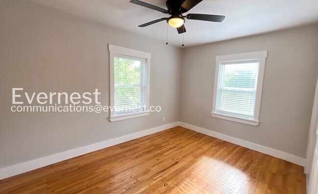 Building Photo - 3-Bedroom Home with Fenced Yard / Available Now!