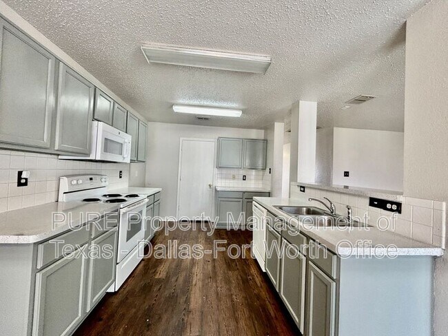 Building Photo - 2303 Bantry Ln