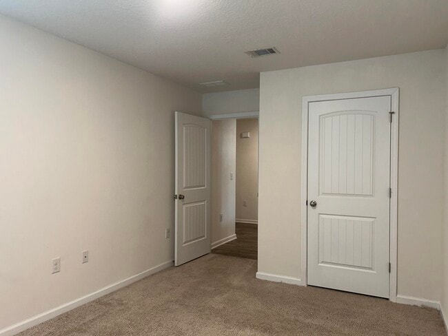 Building Photo - 916 Merganser Way