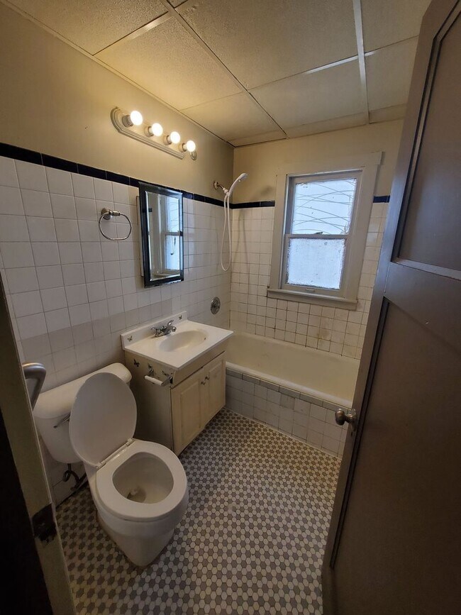 Building Photo - 2920-2922 W Melvina St. (Duplex)