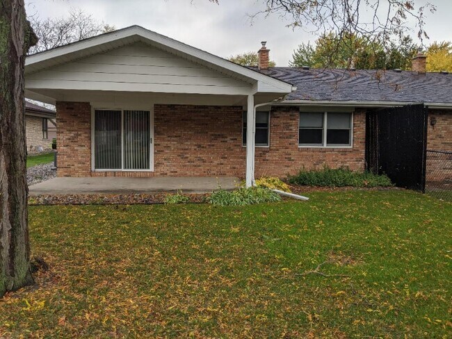 Building Photo - 298 Cranbrook Dr