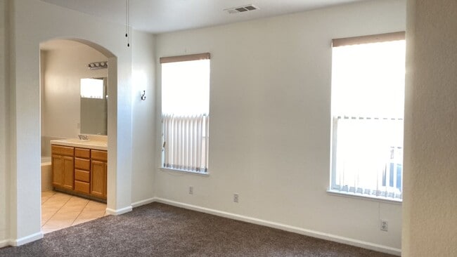 Building Photo - Riverbank