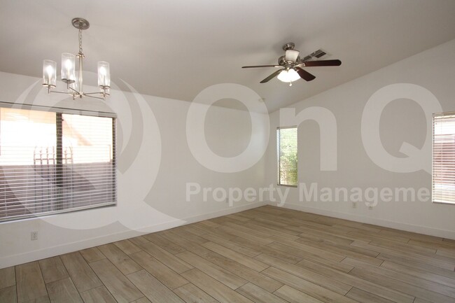 Building Photo - 1673 E Wildhorse Pl