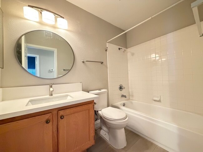 Building Photo - Carry Over Showing: This property has been shown before and will be rented to the first most qual...