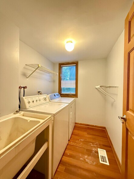 Building Photo - 1205 N Scarlet Ct