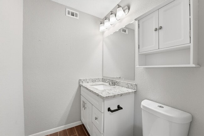 Building Photo - 2325 Triway Ln