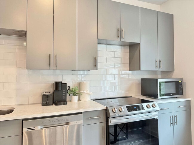 Building Photo - 542 Boulevard NE