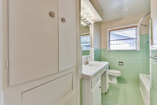 Building Photo - 5231 Willowbend Blvd