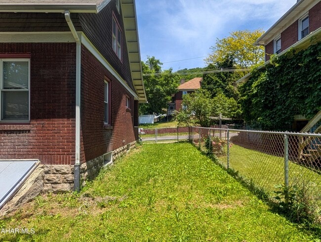 Building Photo - 243 Lunen St