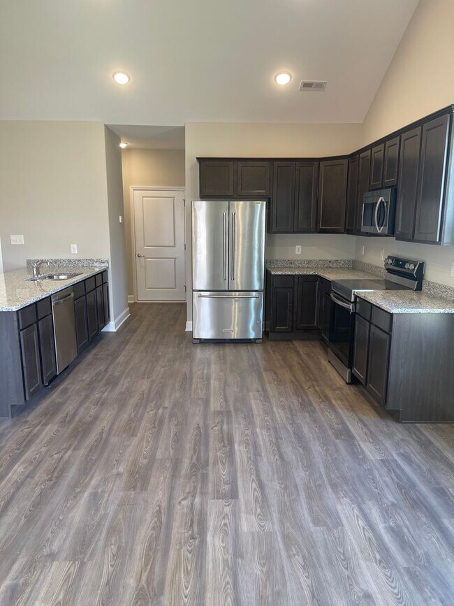 Building Photo - 2-Bedroom Townhome in Lenoir City