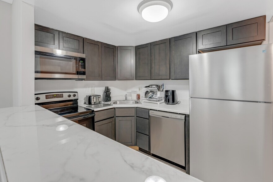 Building Photo - Llanerch Place Apartments