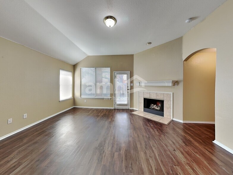 Building Photo - 9613 Glenshee Dr