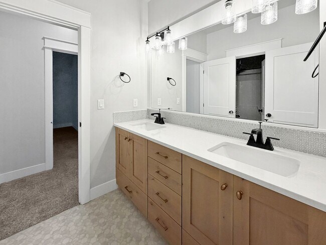 Building Photo - Stunning 4-Bedroom Home in Boise's Premier Dry Creek Ranch Community