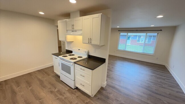 Building Photo - Cozy upgraded 2 bedroom duplex w/ attached 1 car garage in Lakewood available now!