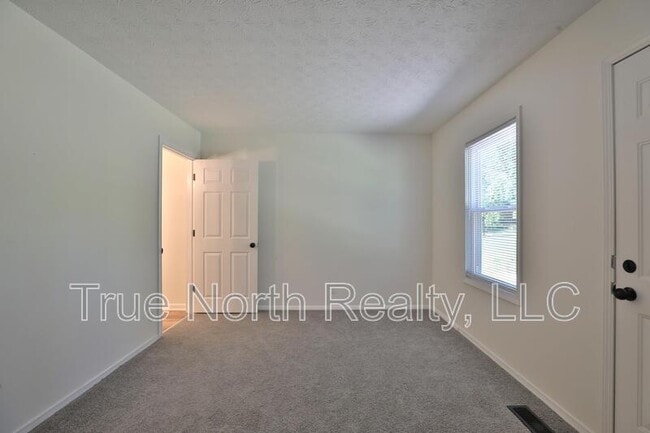 Building Photo - 601 Daventry Ln