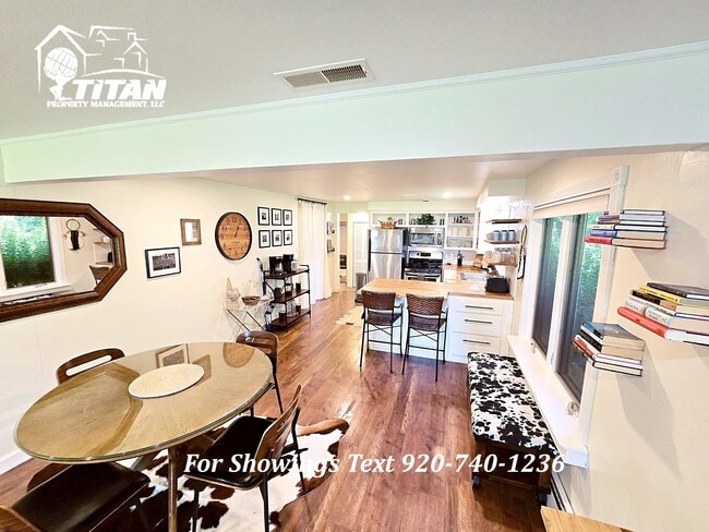 Building Photo - 2303 Lakeside Pl