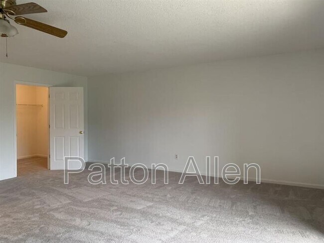 Building Photo - 125 Kyfields