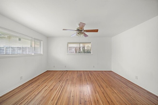 Building Photo - 4802 Braesvalley Dr