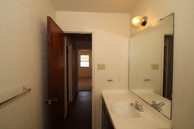 Building Photo - 309 Margaret Lee St