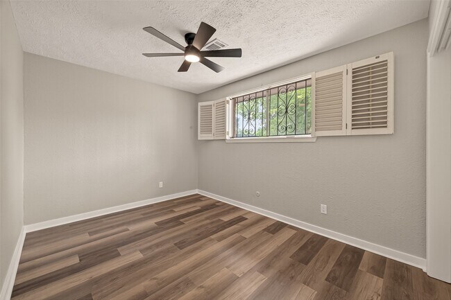 Building Photo - 3703 Tiffany Dr