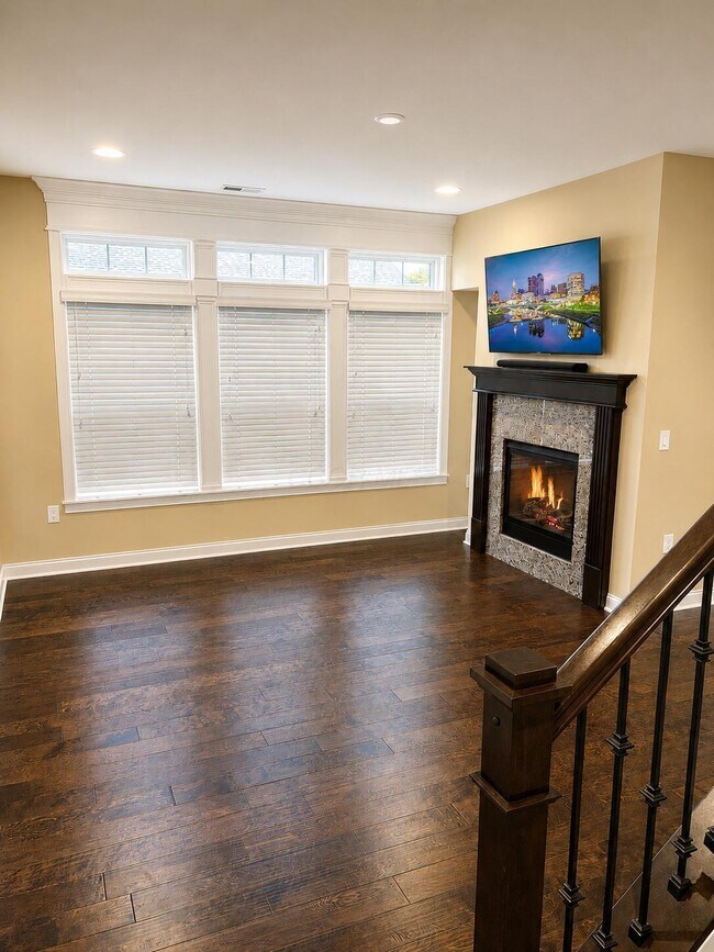 Building Photo - 3818 Rennes Dr