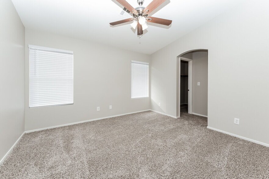 Building Photo - 3009 Honeysuckle Ave