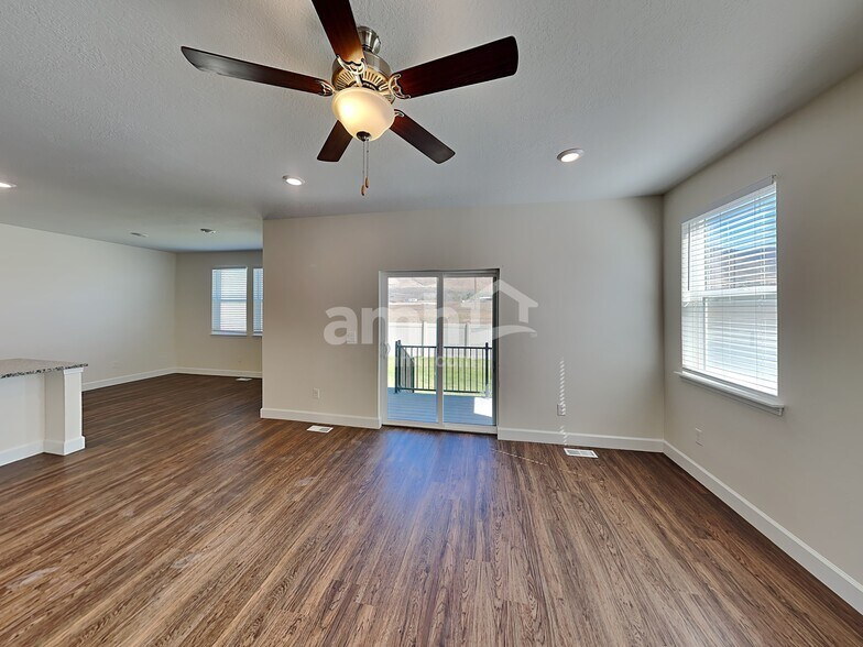 Building Photo - 4428 Poplar St