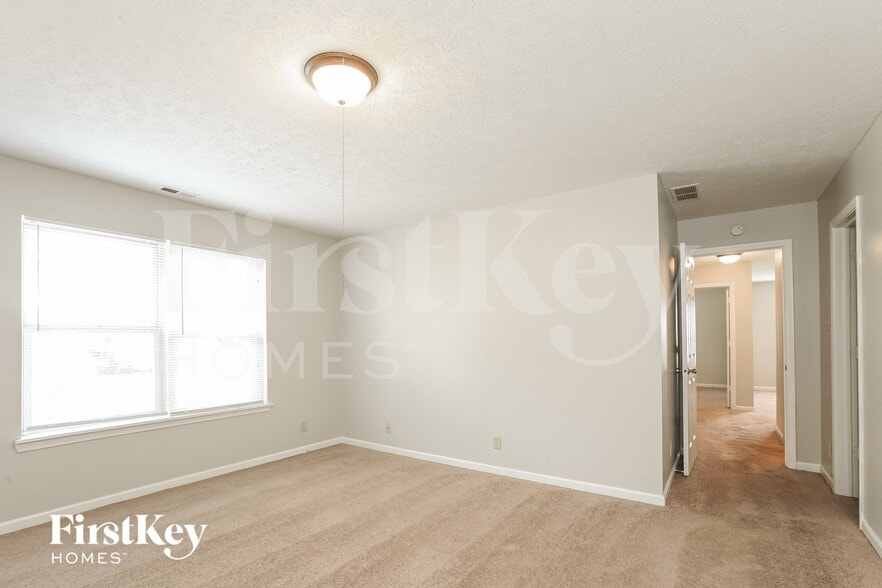 Building Photo - 6560 Hollingsworth Dr