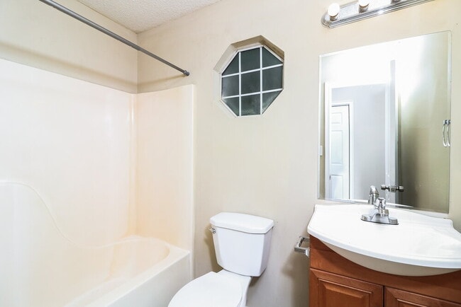 Building Photo - 1466 Fall Creek Trce